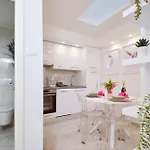 1 Bedroom Stunning In *