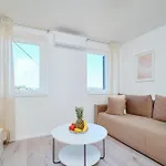1 Bedroom Stunning In Appartamento Mali Lošinj