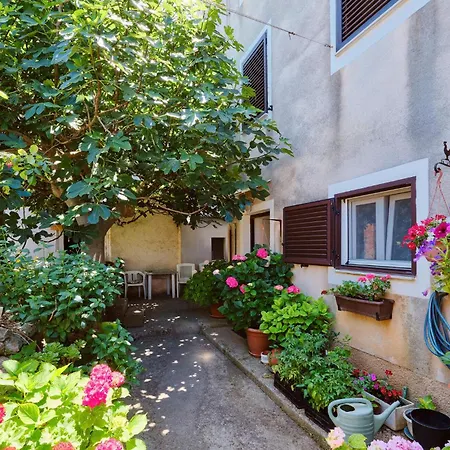 Awesome In With Wifi Apartman Mali Losinj