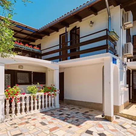 Apartment Cozy In With Wifi Mali Lošinj